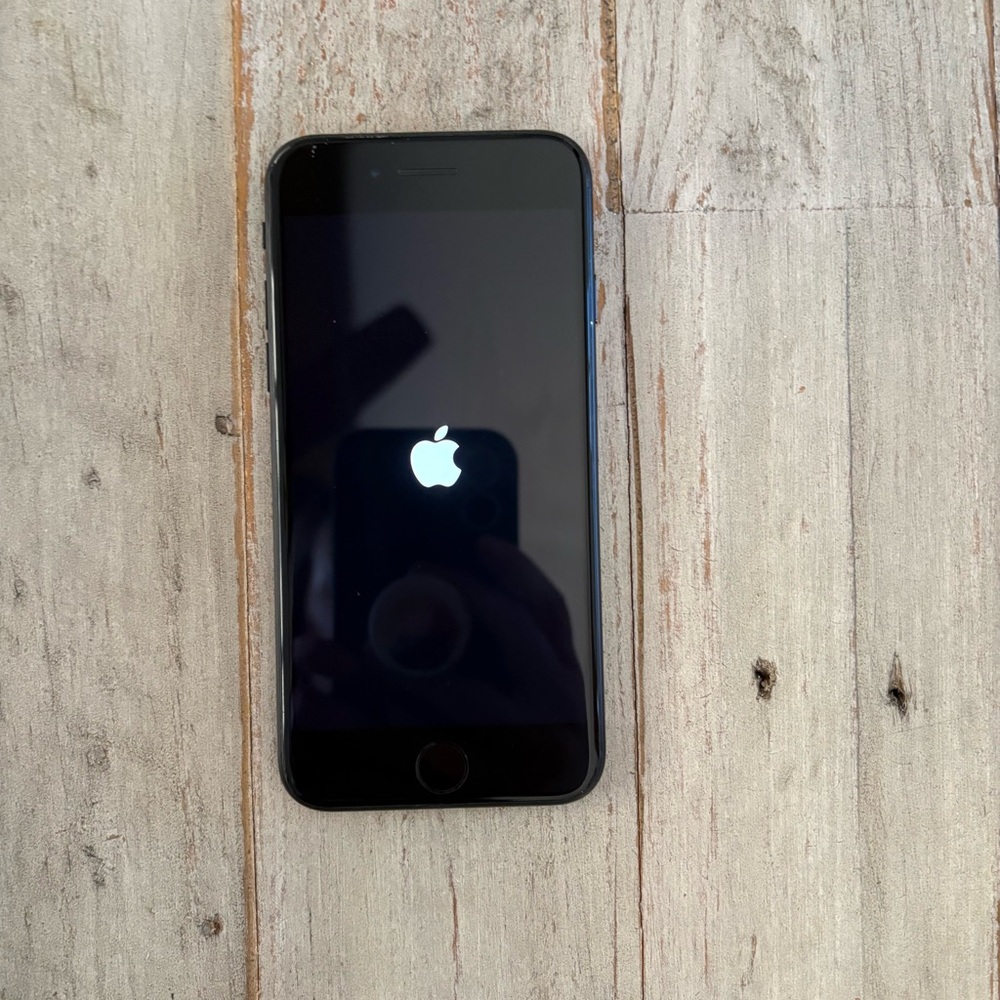 iPhone SE - Picture 4 of 7